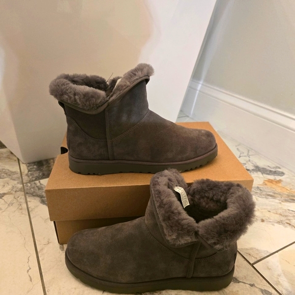 UGG Boots - Size 7 Gray - Picture 3 of 11